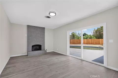 Living - 698 Roberts Ct, Merced, CA 95340 photo 3 of 4