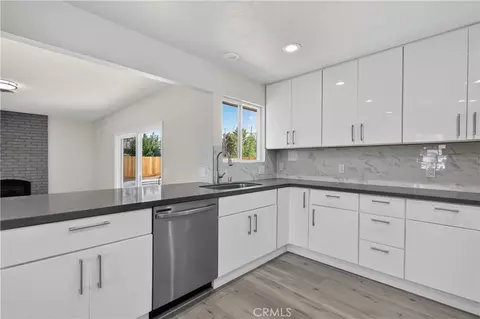 Kitchen - 698 Roberts Ct, Merced, CA 95340 photo 2 of 4