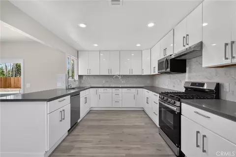 Kitchen - 698 Roberts Ct, Merced, CA 95340 photo 1 of 4