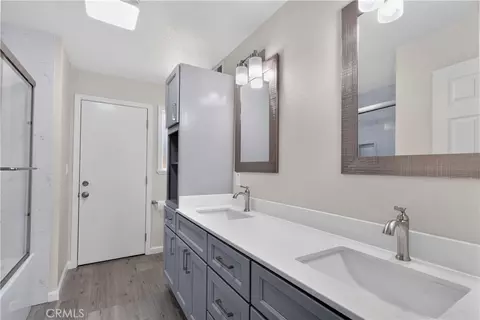 Bath - 698 Roberts Ct, Merced, CA 95340 photo 1 of 5