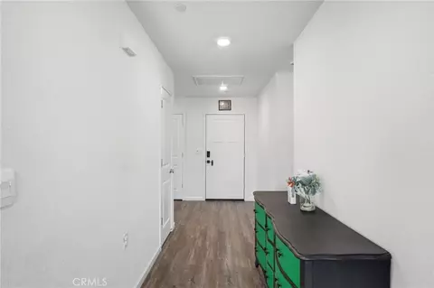 Entry Way - 670 Elizabeth Ct, Merced, CA 95341 photo 5 of 6