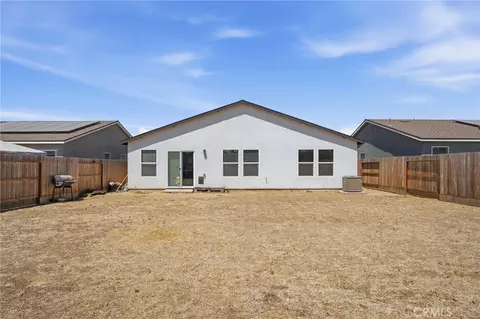 Exterior - 670 Elizabeth Ct, Merced, CA 95341 photo 4 of 5