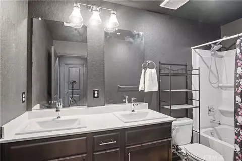 Bath - 670 Elizabeth Ct, Merced, CA 95341 photo 2 of 2