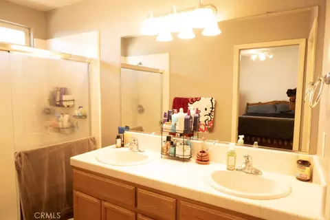 Bath - 537 Alfarata Blvd, Merced, CA 95341 photo 2 of 3
