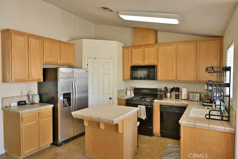 Kitchen - 537 Alfarata Blvd, Merced, CA 95341 photo 3 of 3
