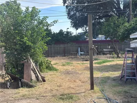 Exterior - 437 Oak, Modesto, CA 95351 photo 3 of 8