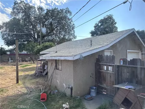 Exterior - 437 Oak, Modesto, CA 95351 photo 7 of 8