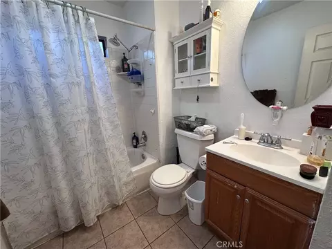 Bath - 437 Oak, Modesto, CA 95351 photo 1 of 1