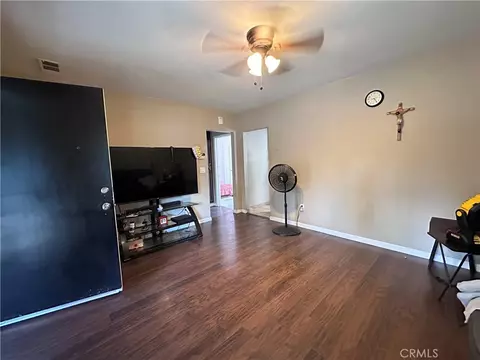 Living - 437 Oak, Modesto, CA 95351 photo 1 of 2