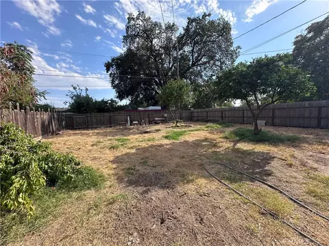 Exterior - 437 Oak, Modesto, CA 95351 photo 6 of 8