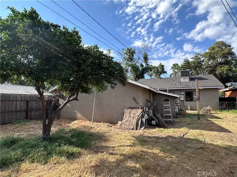 Exterior - 437 Oak, Modesto, CA 95351 photo 4 of 8