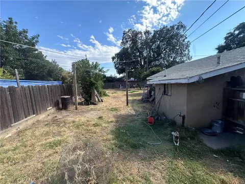 Exterior - 437 Oak, Modesto, CA 95351 photo 2 of 8