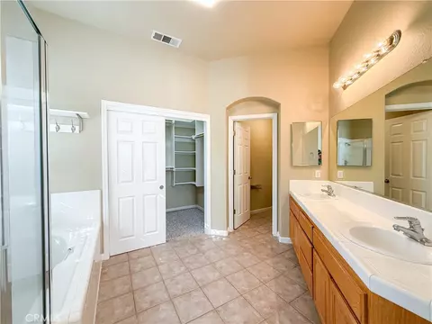 Bath - 1780 Silverado Ave, Merced, CA 95340 photo 1 of 3