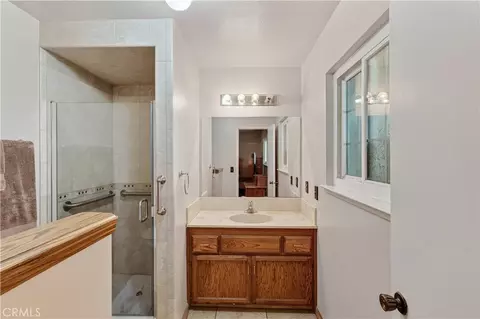 Bath - 385 Emerald, Merced, CA 95340 photo 4 of 5