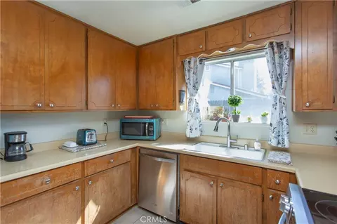 Kitchen - 805 Perlette, Modesto, CA 95356 photo 2 of 3