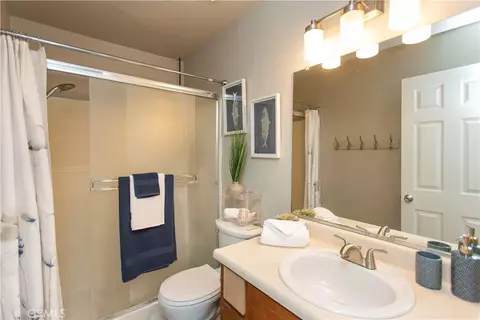 Bath - 805 Perlette, Modesto, CA 95356 photo 2 of 2