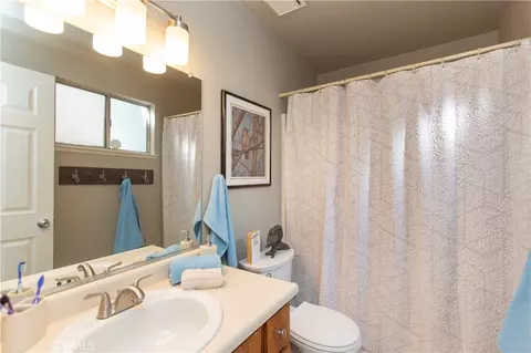 Bath - 805 Perlette, Modesto, CA 95356 photo 1 of 2