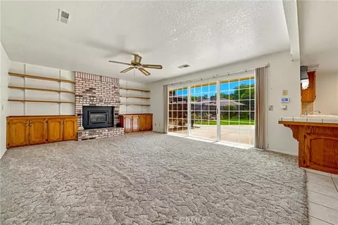 Living - 1174 Granite Ct, Merced, CA 95340 photo 4 of 12