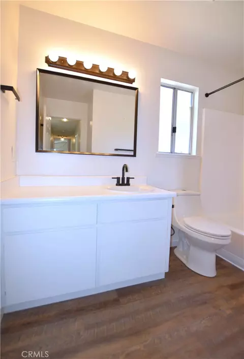 Bath - 1430 Jackson Ct, Merced, CA 95340 photo 2 of 5