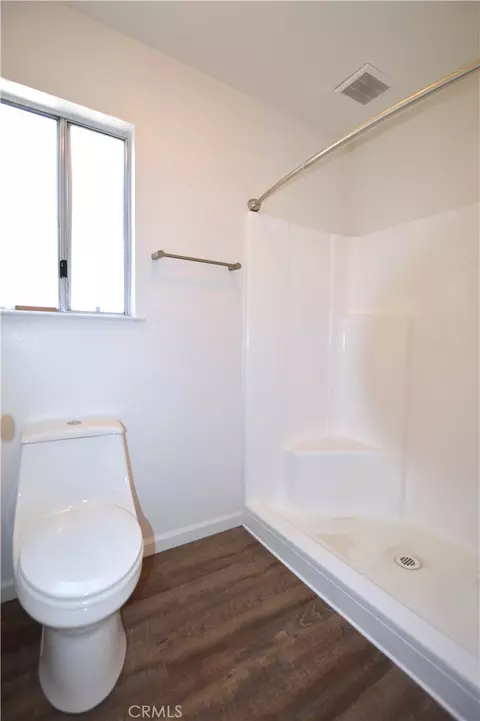 Bath - 1430 Jackson Ct, Merced, CA 95340 photo 5 of 5