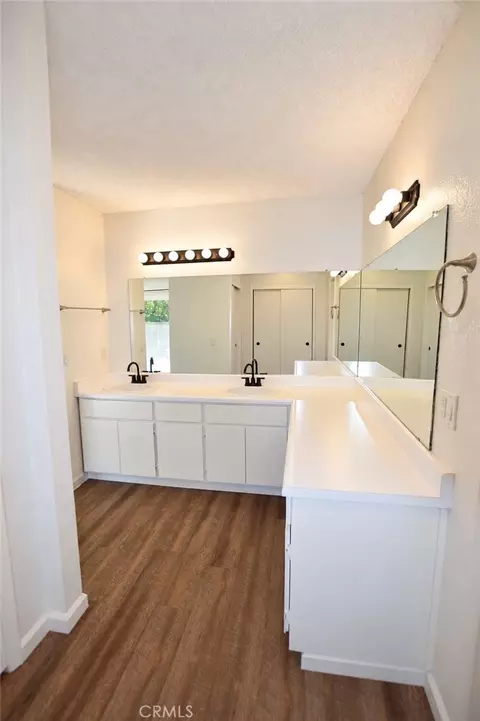Bath - 1430 Jackson Ct, Merced, CA 95340 photo 4 of 5
