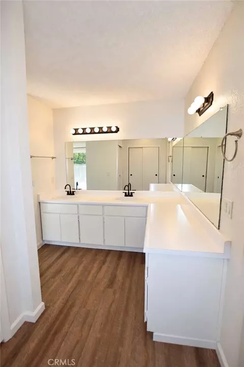 Bath - 1430 Jackson Ct, Merced, CA 95340 photo 4 of 5