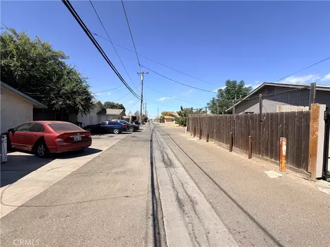 Exterior - 268 E 10th, Merced, CA 95341 photo 5 of 8