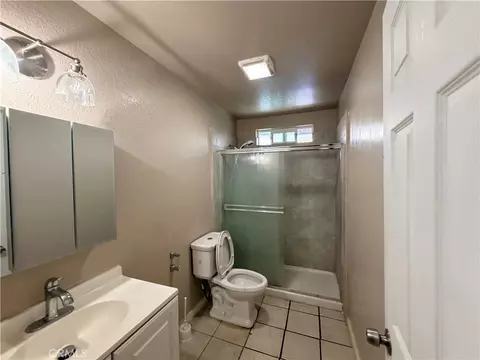Bath - 268 E 10th, Merced, CA 95341 photo 1 of 2