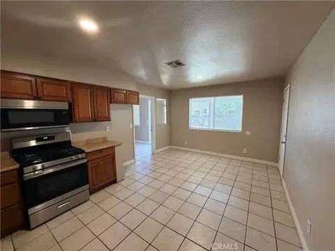 Living - 268 E 10th, Merced, CA 95341 photo 4 of 6