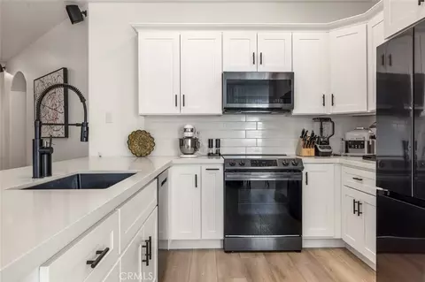 Kitchen - 1068 Kiwi Ct, Merced, CA 95340 photo 3 of 4