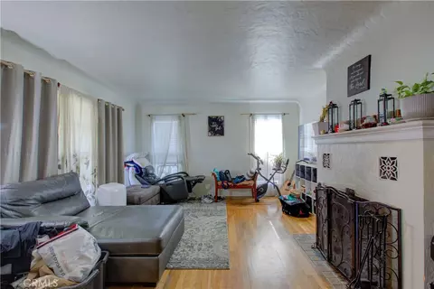 Living - 420 W 19th St, Merced, CA 95340 photo 1 of 2