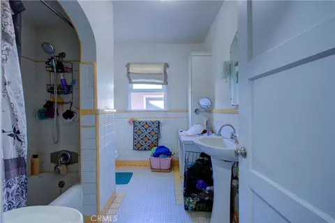 Bath - 420 W 19th St, Merced, CA 95340 photo 1 of 1
