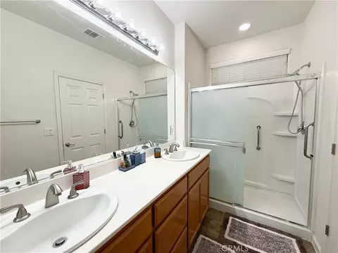 Bath - 565 Tolman Way, Merced, CA 95348 photo 2 of 2