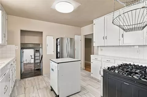 Kitchen - 611 E 20th St, Merced, CA 95340 photo 2 of 4