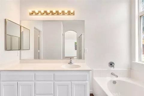 Bath - 4026 Casual Ct, Merced, CA 95340 photo 2 of 3