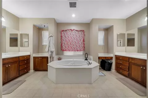 Bath - 1289 Lurs Ct, Merced, CA 95348 photo 2 of 2