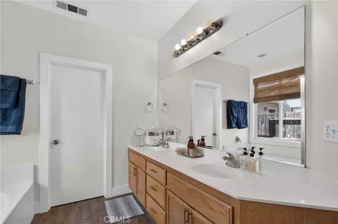 Bath - 1467 Caraway Ct, Merced, CA 95340 photo 3 of 5