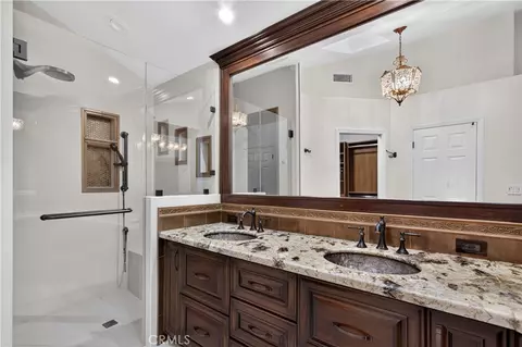 Bath - 645 E Champlain, Fresno, CA 93730 photo 5 of 7