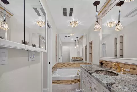 Bath - 645 E Champlain, Fresno, CA 93730 photo 2 of 7