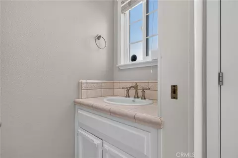 Bath - 1238 Paseo Redondo, Merced, CA 95348 photo 2 of 6