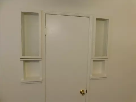 Entry Way - 1253 W 11th St, Merced, CA 95341 photo 1 of 3