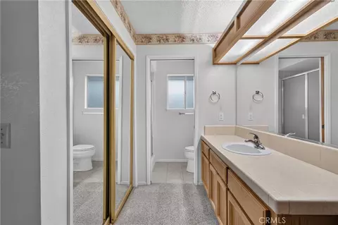 Bath - 866 Villanova Ct, Merced, CA 95348 photo 1 of 5