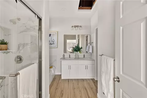 Bath - 1038 W 24th, Merced, CA 95340 photo 1 of 7
