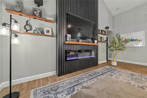 Living - 3247 Willow Run, Merced, CA 95340 photo 2 of 3