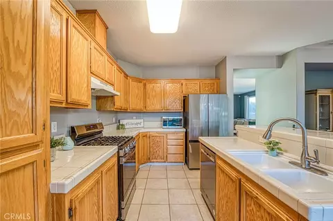 Kitchen - 588 Peach Dr, Chowchilla, CA 93610 photo 2 of 5