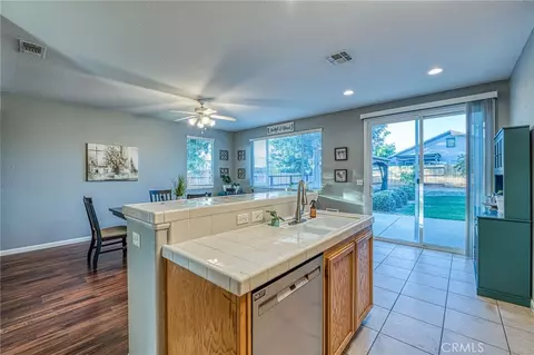 Kitchen - 588 Peach Dr, Chowchilla, CA 93610 photo 5 of 5