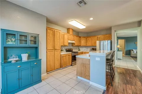 Kitchen - 588 Peach Dr, Chowchilla, CA 93610 photo 4 of 5