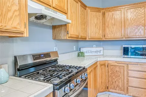 Kitchen - 588 Peach Dr, Chowchilla, CA 93610 photo 3 of 5