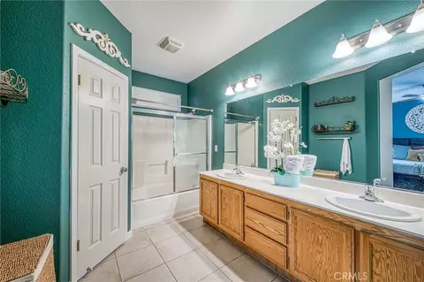 Bath - 588 Peach Dr, Chowchilla, CA 93610 photo 1 of 3