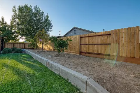 Exterior - 588 Peach Dr, Chowchilla, CA 93610 photo 8 of 10